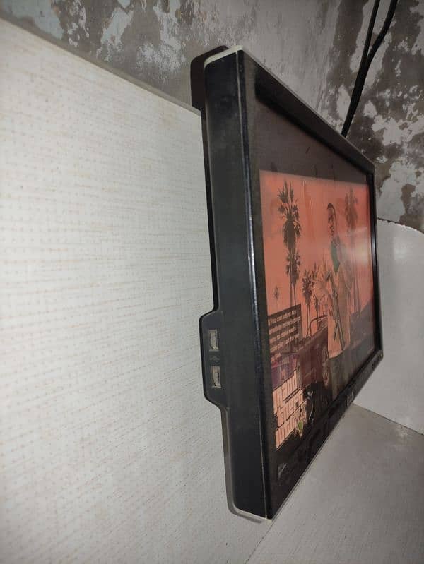 22 inch LCD 1