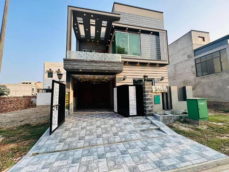 5 Marla Beautiful House For Sale In Bahria Town Lahore (Low Budget) 0