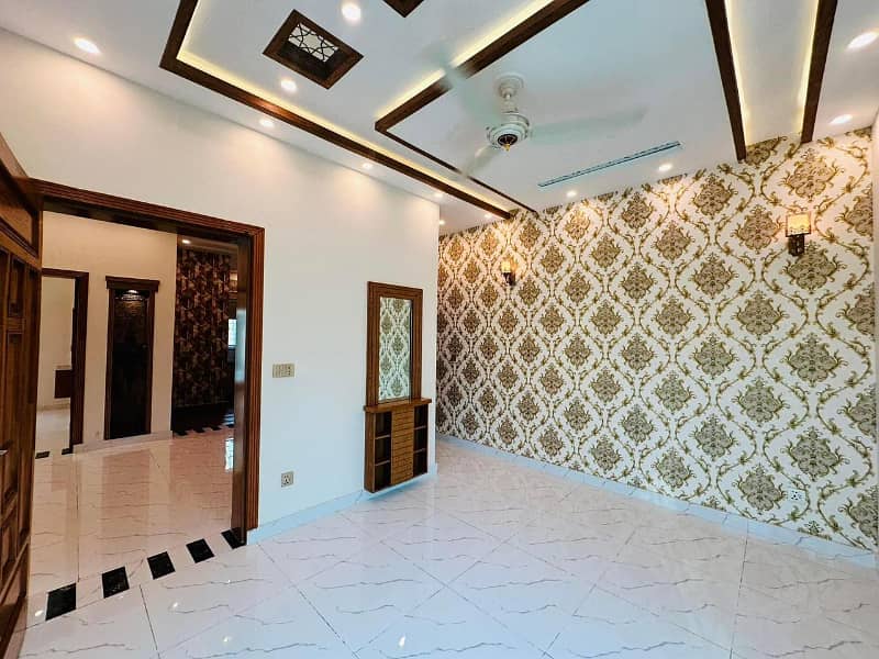 5 Marla Beautiful House For Sale In Bahria Town Lahore (Low Budget) 3