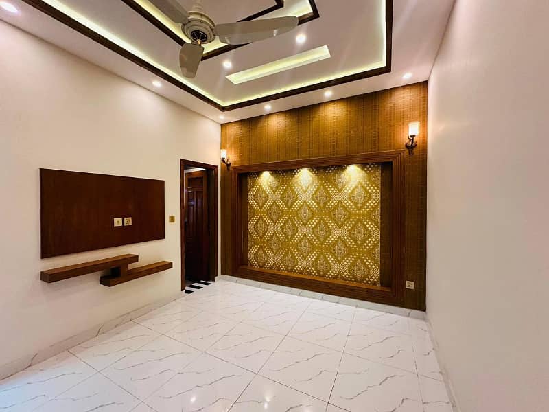 5 Marla Beautiful House For Sale In Bahria Town Lahore (Low Budget) 11