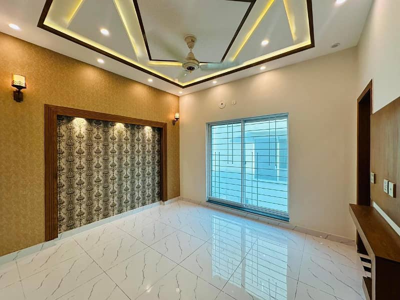 5 Marla Beautiful House For Sale In Bahria Town Lahore (Low Budget) 14