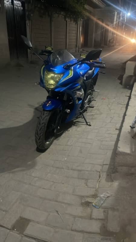 Suzuki gixxr 150 like new 1