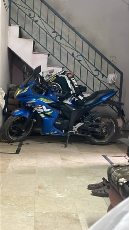 Suzuki gixxr 150 like new 2