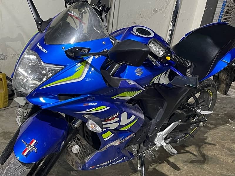 Suzuki gixxr 150 like new 3