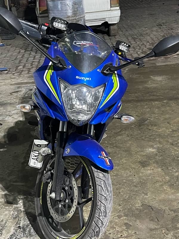 Suzuki gixxr 150 like new 5