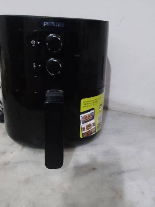 New Philips Air Fryer with warranty 0