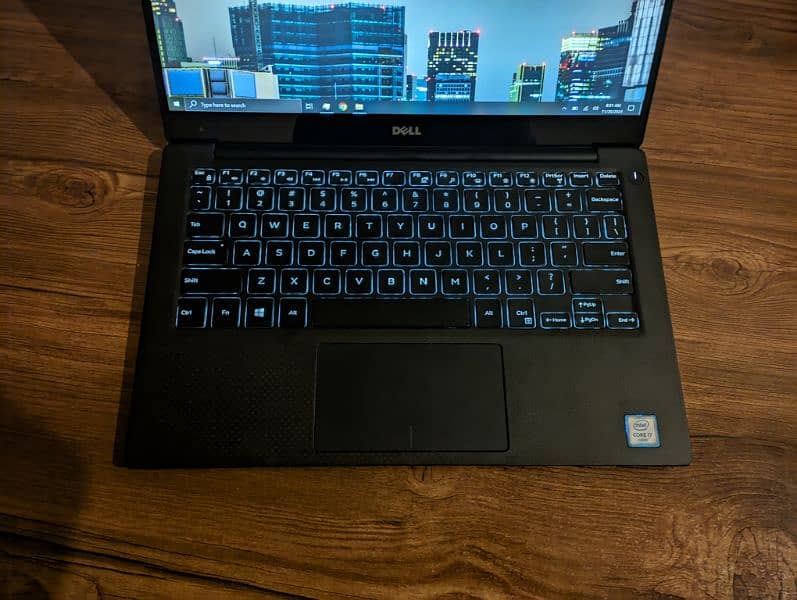 Dell XPS 13 9350 Core i7 8GB 256GB 4K Touch Display 1