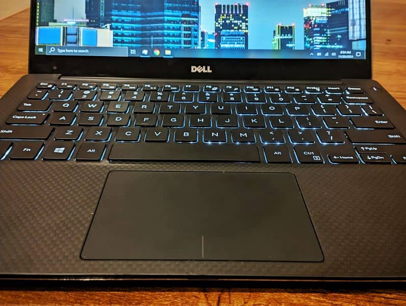 Dell XPS 13 9350 Core i7 8GB 256GB 4K Touch Display 4