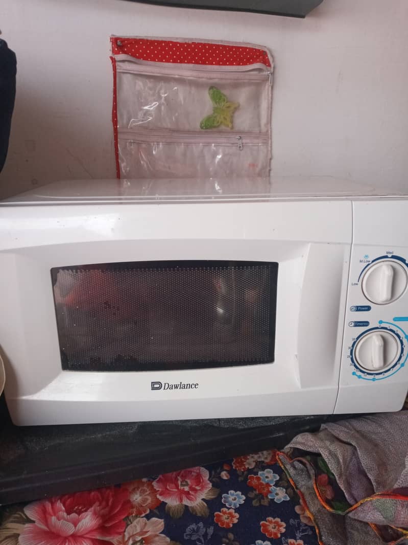 Microwave Oven in Excellent condition 0