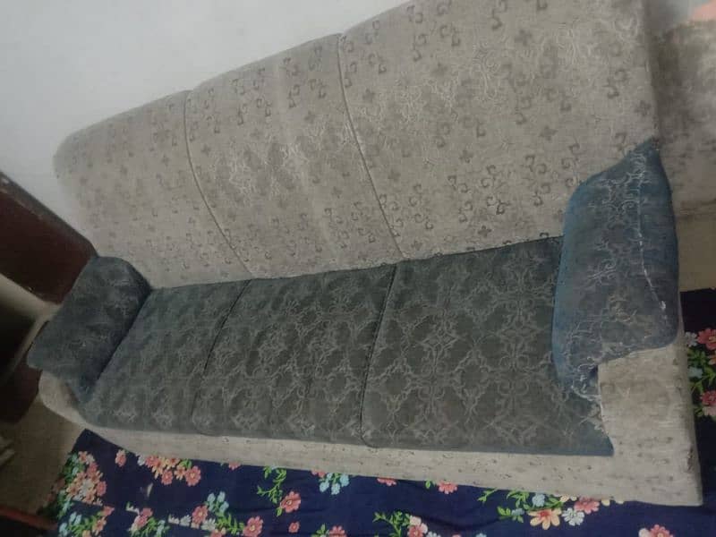 5 seater Sofa set slightly used 0