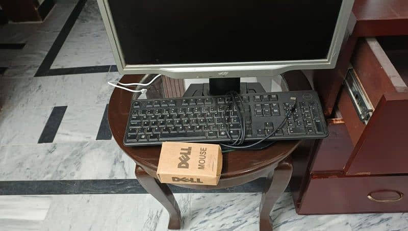 Selling my lcd keyboard mouse 1