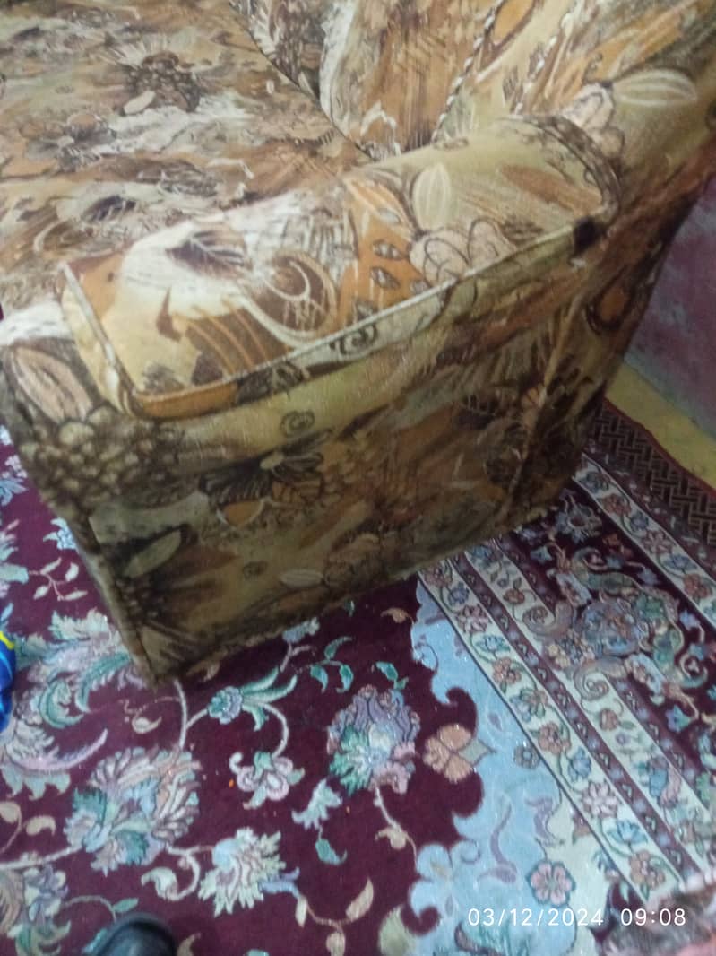 Sofa for sale structure made by " ٹالی لکڑی" 3