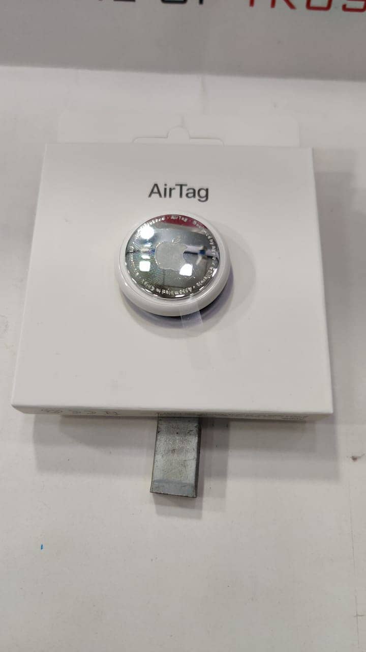 Apple AirTag: #1 GPS Tracker for Lost Items 1