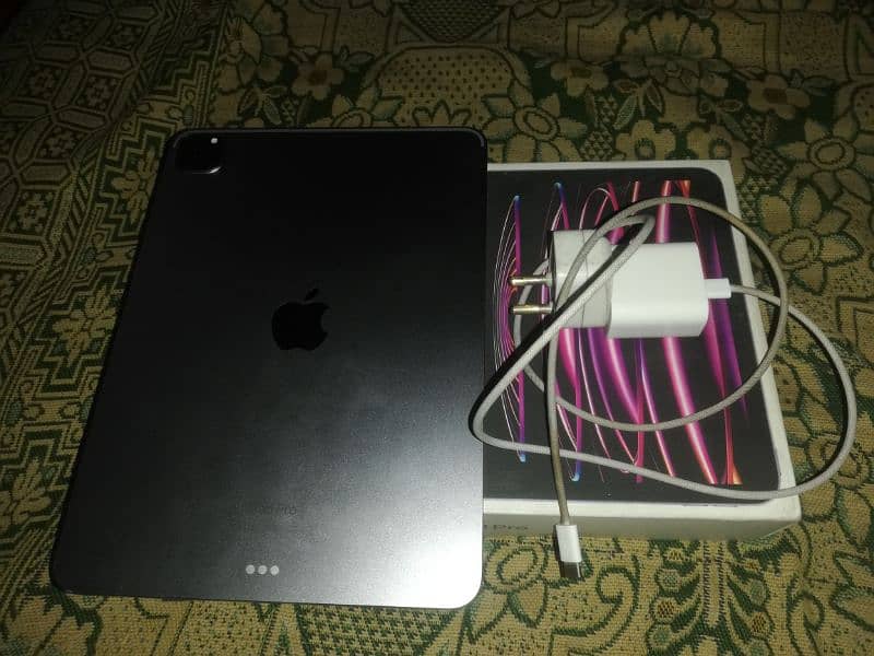 ipad pro m2 with apple waranty 19 April 2025 8