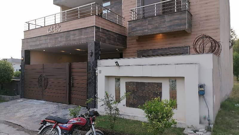 Prime Location Satiana Road House For Sale Sized 10 Marla 6