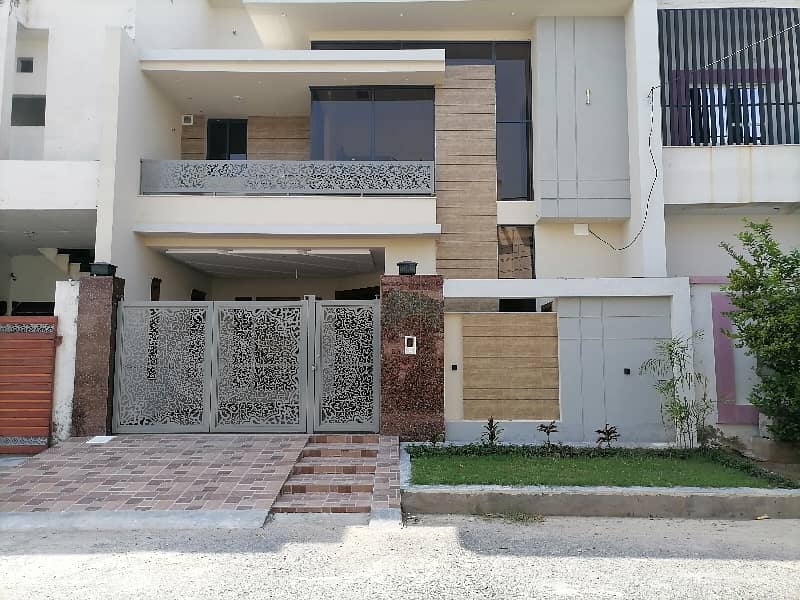 Best Options For Prime Location House Is Available For Sale In Satiana Road 0