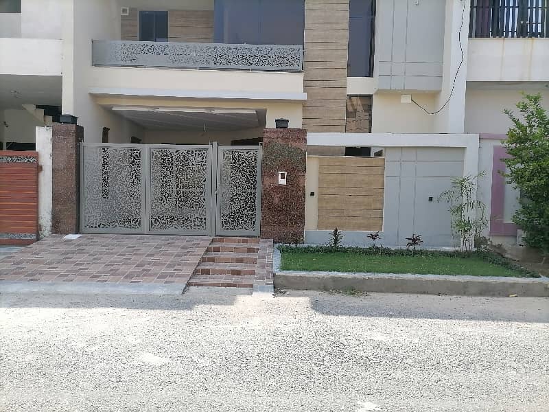 Best Options For Prime Location House Is Available For Sale In Satiana Road 4