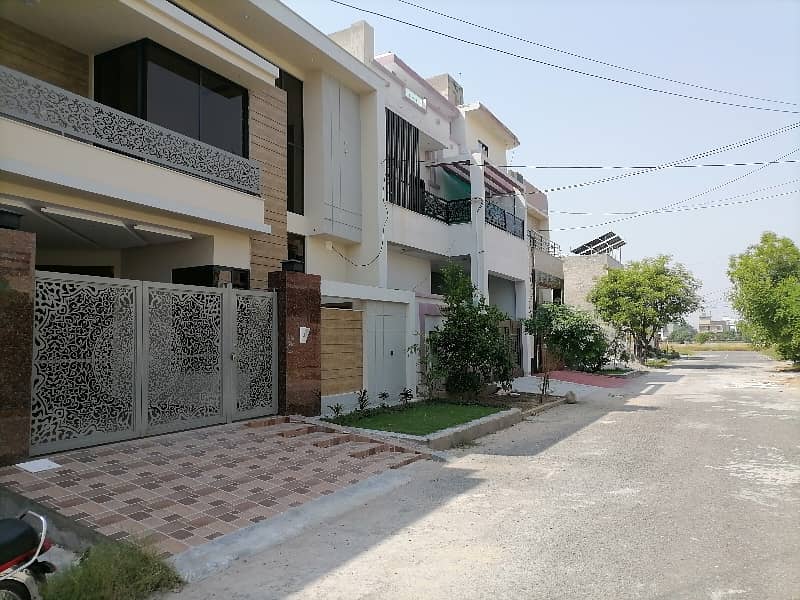 Best Options For Prime Location House Is Available For Sale In Satiana Road 6