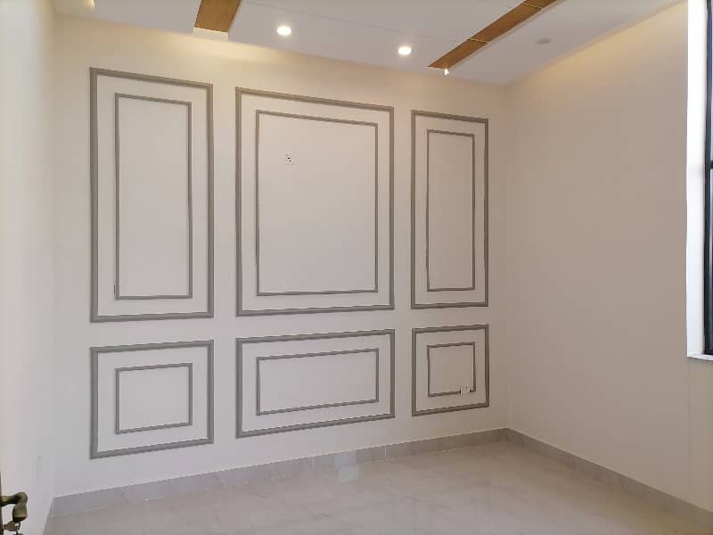 Best Options For Prime Location House Is Available For Sale In Satiana Road 11