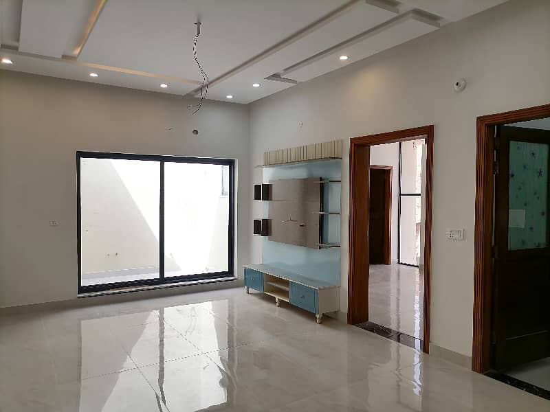 Best Options For Prime Location House Is Available For Sale In Satiana Road 15