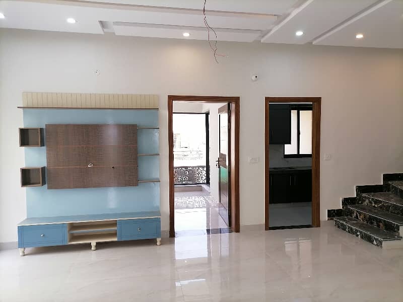 Best Options For Prime Location House Is Available For Sale In Satiana Road 17