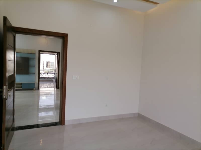 Best Options For Prime Location House Is Available For Sale In Satiana Road 19