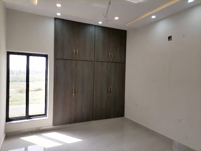 Best Options For Prime Location House Is Available For Sale In Satiana Road 20