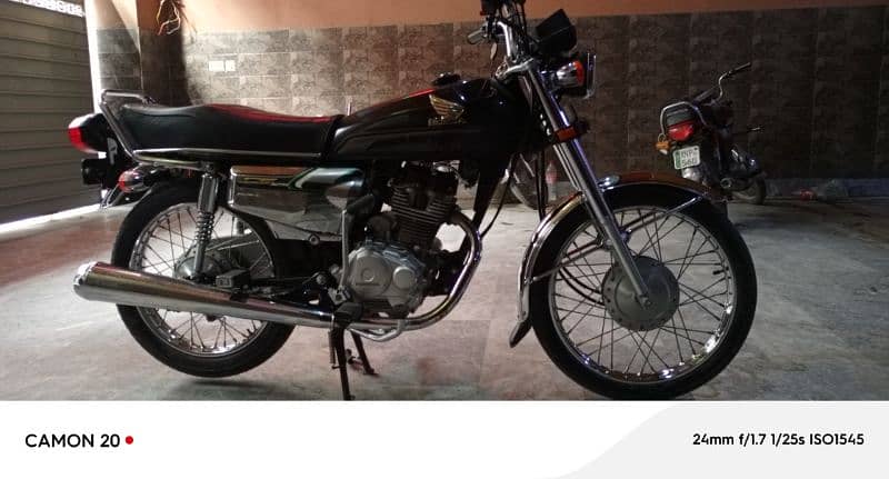 Honda 125s Black Lush 0