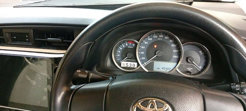 Toyota Corolla GLI model (end 2018) original white color 03328255887 4