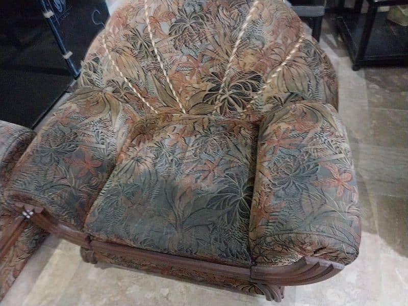 Used sofa set good condition. 4