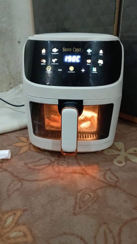 silver crest 8L air fryer, body crack from side but works perfectly ok 5