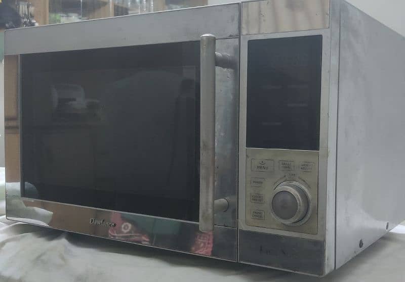 900 watts microwave oven-good condition 1