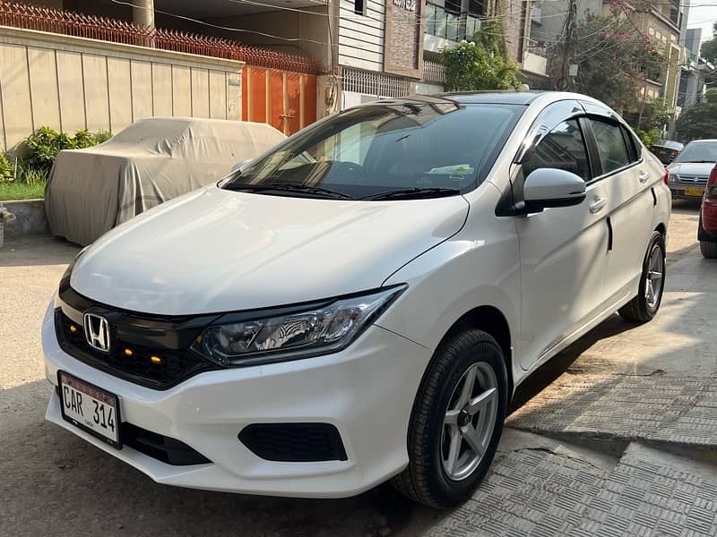 Honda City IVTEC 2024 Brand new 900km only 5