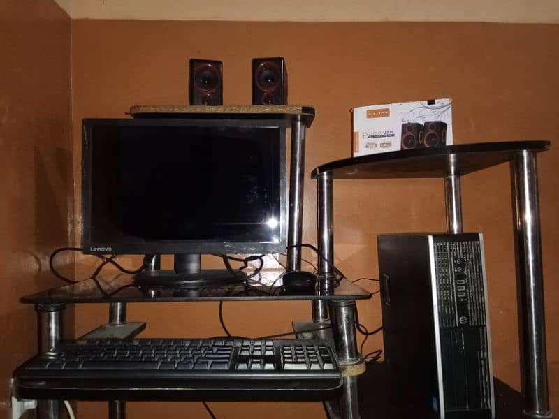 Computer Setup with desktop,LED,Keyboard,Mouse and No computer Table 4