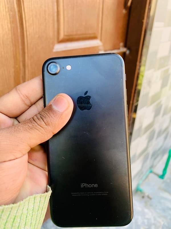 iPhone 7 32GB Non pta factory unlock 03417059154 Call 5