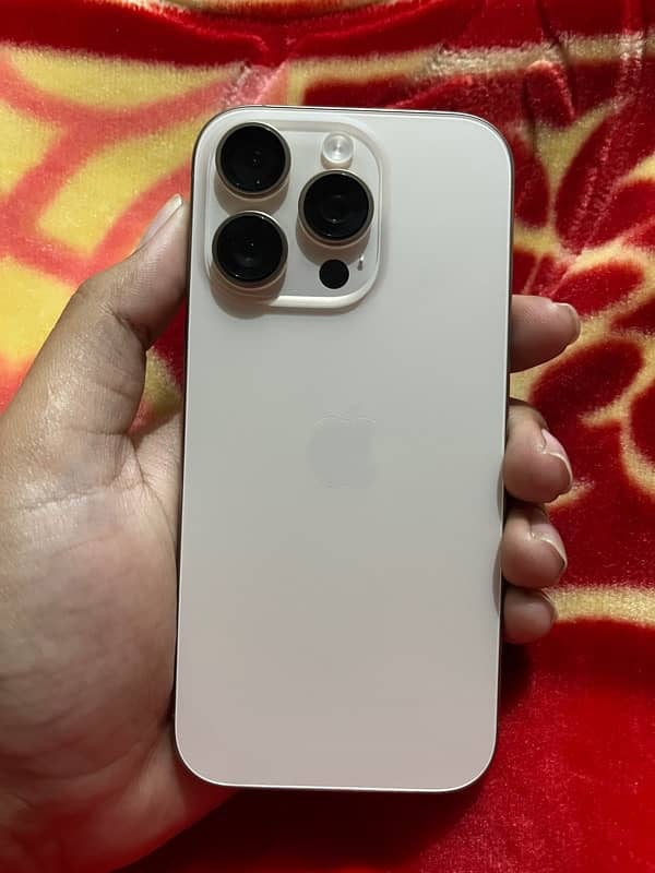 iPhone 16 Pro (256GB) 1