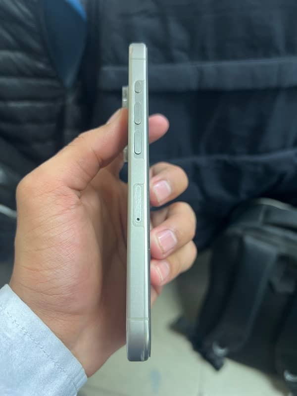 iphone 15 pro official pta proved with box ,original cable 1