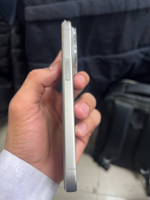 iphone 15 pro official pta proved with box ,original cable 3