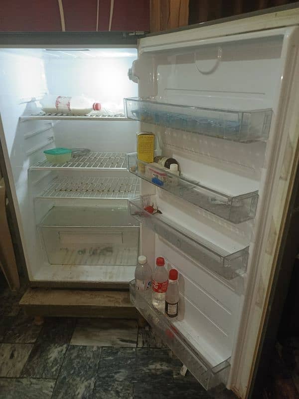 Haier big size fridge available for sale 3