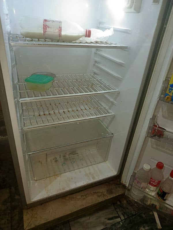 Haier big size fridge available for sale 4