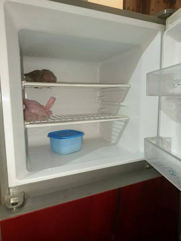 Haier big size fridge available for sale 6