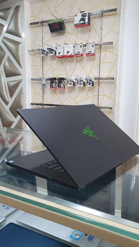 Gaming laptop RAZER BLADE RZ09-02 CORE i7 8TH GEN 8/512, 8gb gtx1070 0