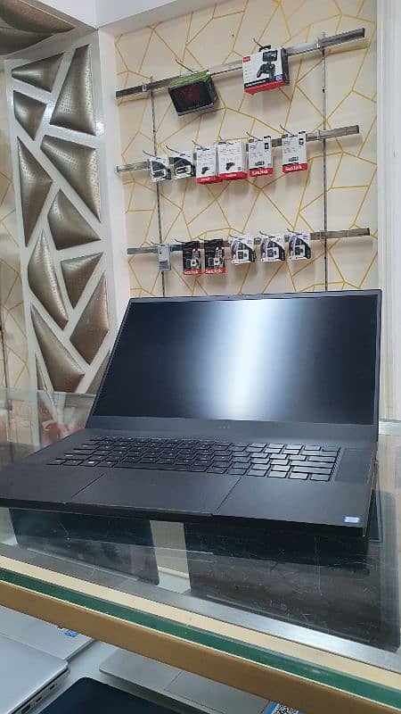 Gaming laptop RAZER BLADE RZ09-02 CORE i7 8TH GEN 8/512, 8gb gtx1070 5