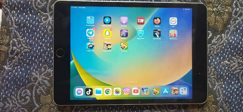 ipad mini 5  256GB with Boxes and charger 1