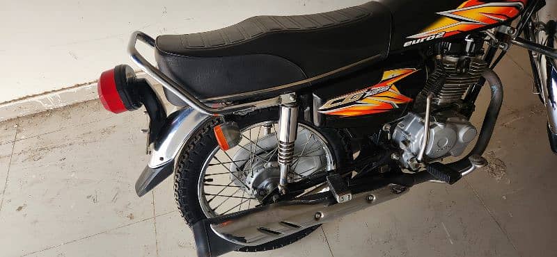 Honda 125 in prestige condition 2