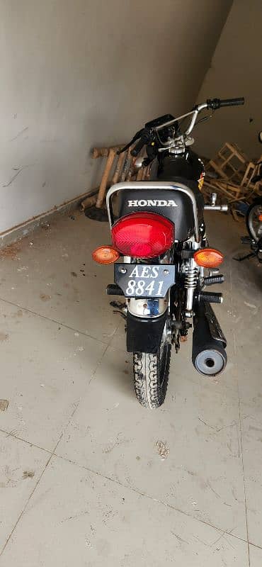 Honda 125 in prestige condition 3