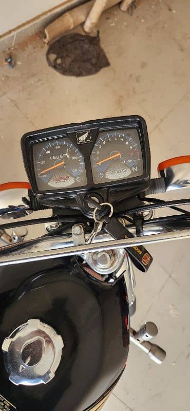 Honda 125 in prestige condition 8