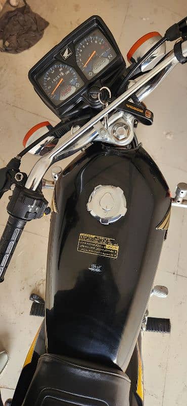 Honda 125 in prestige condition 9