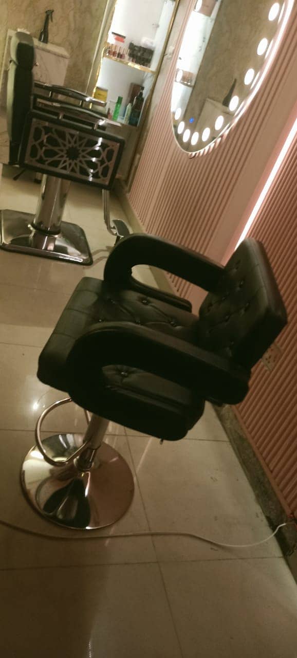 Saloon Massage Chair 2