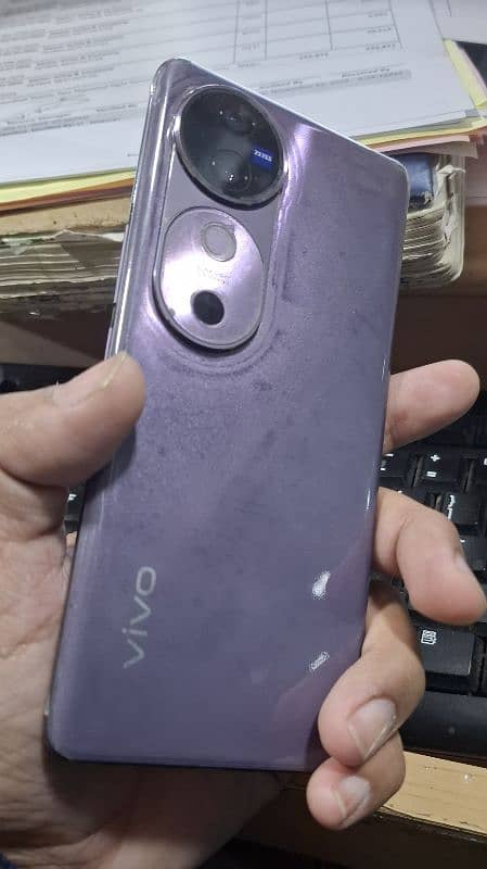 Vivo v40 2